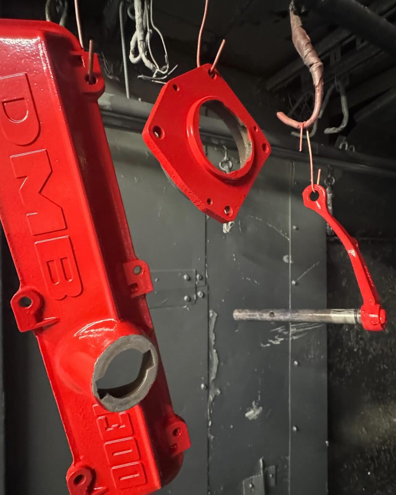 Poklopac motora plastificiran u vatreno crvenoj RAL 3000